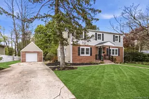 27 Landscape Dr, Wheatley Heights, NY 11798 - Photo 2