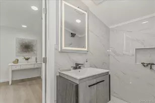 27 Landscape Dr, Wheatley Heights, NY 11798 - Photo 20