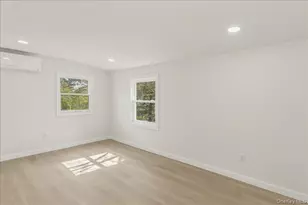 27 Landscape Dr, Wheatley Heights, NY 11798 - Photo 22