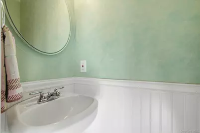3039 Mitchell Road, Westhampton Beach, NY 11978 - Photo 14