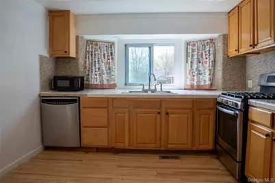 65 Minuteman Drive, Islip, NY 11716 - Photo 16