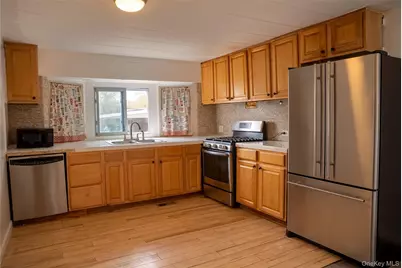 65 Minuteman Drive, Islip, NY 11716 - Photo 8