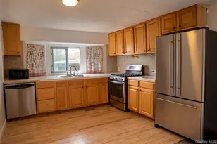 65 Minuteman Dr, Islip, NY 11716 - Photo 8