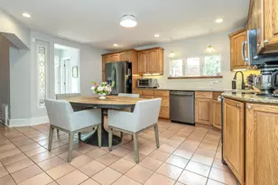 81 Huntington Rd, Garden City, NY 11530 - Photo 10