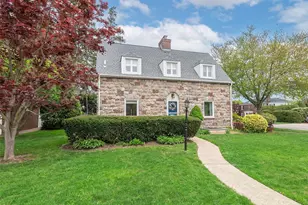 81 Huntington Rd, Garden City, NY 11530 - Photo 2