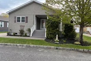 1661 Old Country Rd, Riverhead, NY 11901 - Photo 2