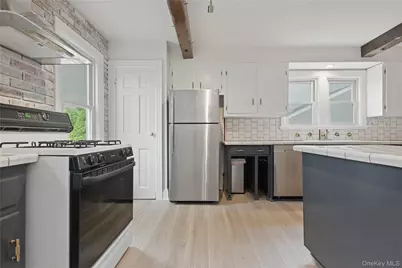 88 Coles Street, Glen Cove, NY 11542 - Photo 16
