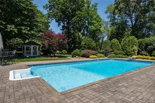 1 Glenby Ln, Brookville, NY 11545 - Photo 32