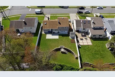 27 Jane Drive, North Babylon, NY 11703 - Photo 26