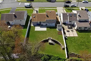 27 Jane Dr, North Babylon, NY 11703 - Photo 26