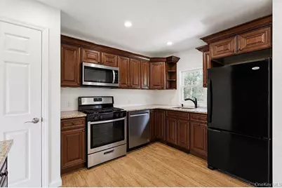 27 Jane Drive, North Babylon, NY 11703 - Photo 4