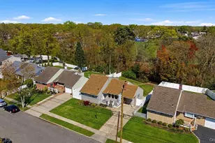 27 Jane Dr, North Babylon, NY 11703 - Photo 24