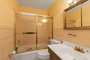 2606 Beach Dr, Merrick, NY 11566 - Photo 18