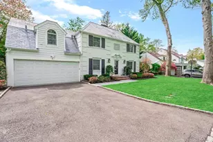 9 Old Colony Ln, Great Neck, NY 11023 - Photo 2