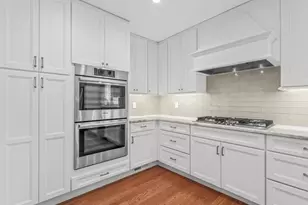 9 Old Colony Ln, Great Neck, NY 11023 - Photo 10