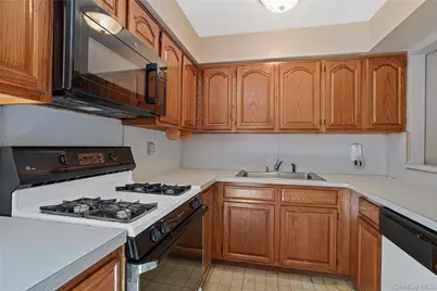 29 Croft Court, New York, NY 10306 - Photo 8
