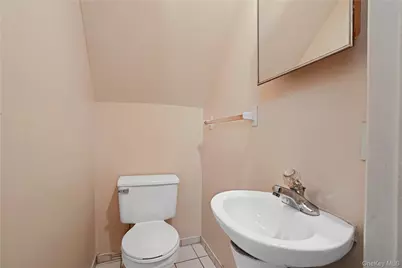 29 Croft Court, New York, NY 10306 - Photo 6