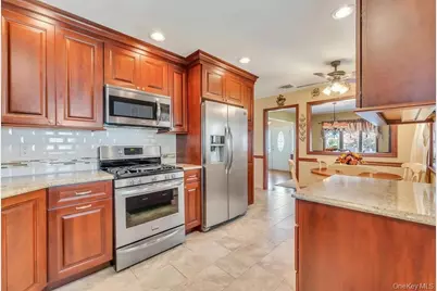 100 E Melrose Street, Valley Stream, NY 11580 - Photo 24