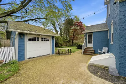 544 Lombardy Boulevard, Brightwaters, NY 11718 - Photo 2
