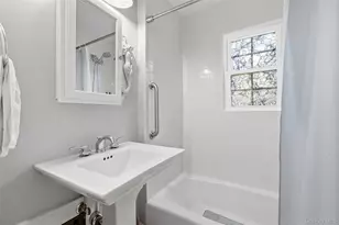 544 Lombardy Blvd, Brightwaters, NY 11718 - Photo 26