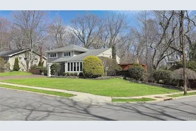 29 Serpentine Lane, Old Bethpage, NY 11804 - Photo 2
