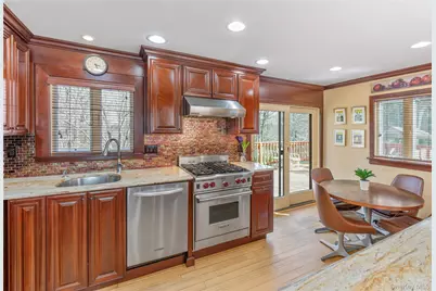 29 Serpentine Lane, Old Bethpage, NY 11804 - Photo 8