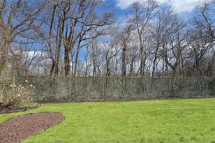 29 Serpentine Ln, Old Bethpage, NY 11804 - Photo 20