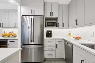 474 48th Avenue #7E, Long Island City, NY 11109 - Photo 4