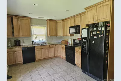 21 Verplanck Avenue, Hopewell Junction, NY 12533 - Photo 2