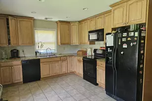 21 Verplanck Ave, Hopewell Junction, NY 12533 - Photo 2