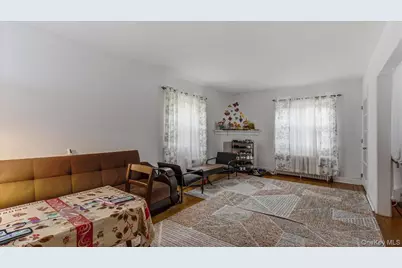 6402 Ellwell Crescent, Rego Park, NY 11374 - Photo 22