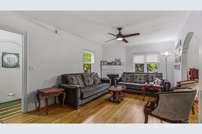 6402 Ellwell Crescent, Rego Park, NY 11374 - Photo 4
