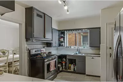 6402 Ellwell Crescent, Rego Park, NY 11374 - Photo 10