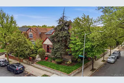 6402 Ellwell Crescent, Rego Park, NY 11374 - Photo 36