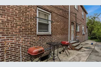 6402 Ellwell Crescent, Rego Park, NY 11374 - Photo 32