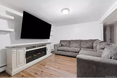 683 Broadway, Brentwood, NY 11717 - Photo 32