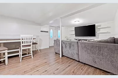 683 Broadway, Brentwood, NY 11717 - Photo 24