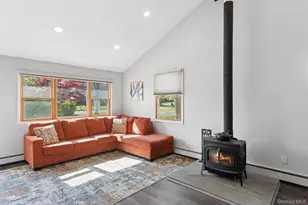 33 Nantucket Dr, Medford, NY 11763 - Photo 4