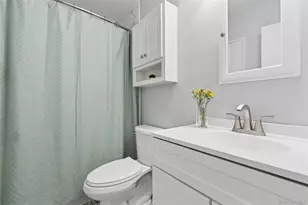 33 Nantucket Dr, Medford, NY 11763 - Photo 12