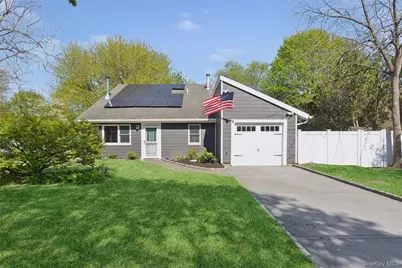 33 Nantucket Drive, Medford, NY 11763 - Photo 2