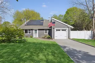 33 Nantucket Dr, Medford, NY 11763 - Photo 2