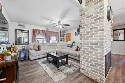 2 Tallow Lane, Levittown, NY 11756 - Photo 8