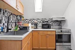 2 Tallow Ln, Levittown, NY 11756 - Photo 16