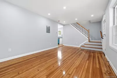 107 E Saint Marks Place, Valley Stream, NY 11580 - Photo 8