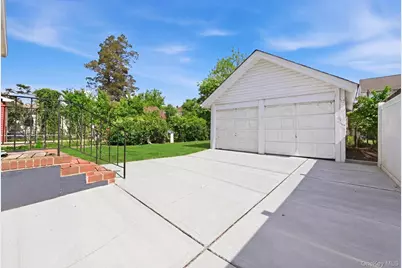 107 E Saint Marks Place, Valley Stream, NY 11580 - Photo 6