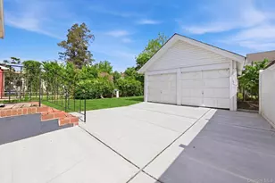 107 E St Marks Pl, Valley Stream, NY 11580 - Photo 6