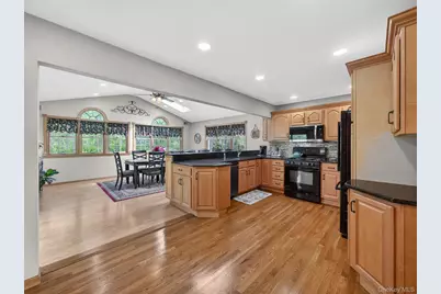 21 Foxcroft Drive, Nanuet, NY 10954 - Photo 14