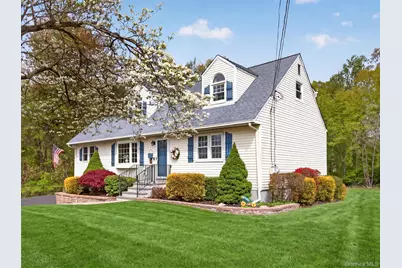 21 Foxcroft Drive, Nanuet, NY 10954 - Photo 2