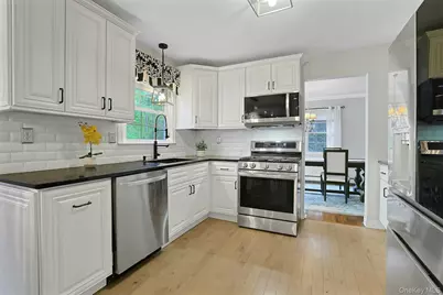 6 Mendolia Court, Pearl River, NY 10965 - Photo 14
