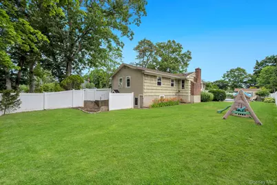 93 Midwood Avenue, Nesconset, NY 11767 - Photo 12